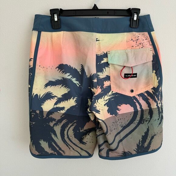 NWT Quiksilver Highline Scallop 19" Board Shorts Pastel Turquoise Size 29 Beach - Picture 6 of 8